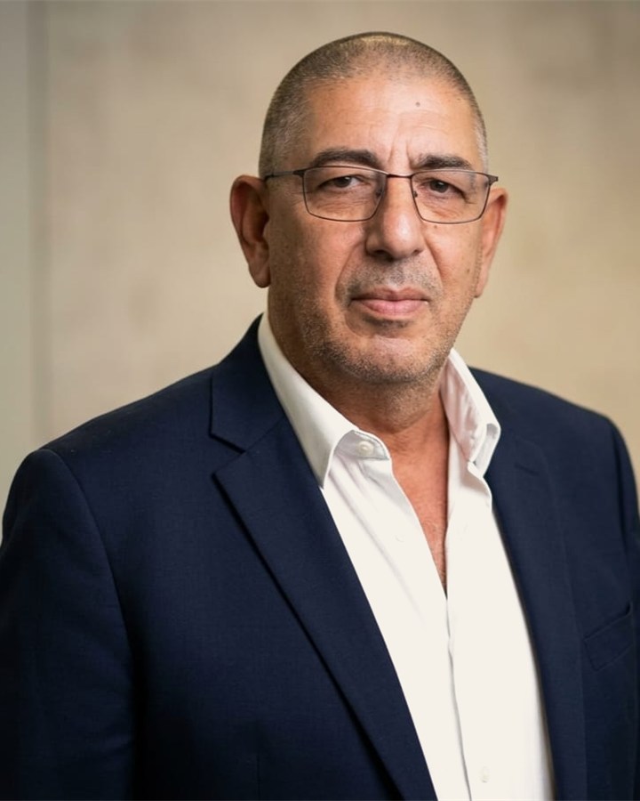 Dr. Itshak (Sakkie) Knaffo
